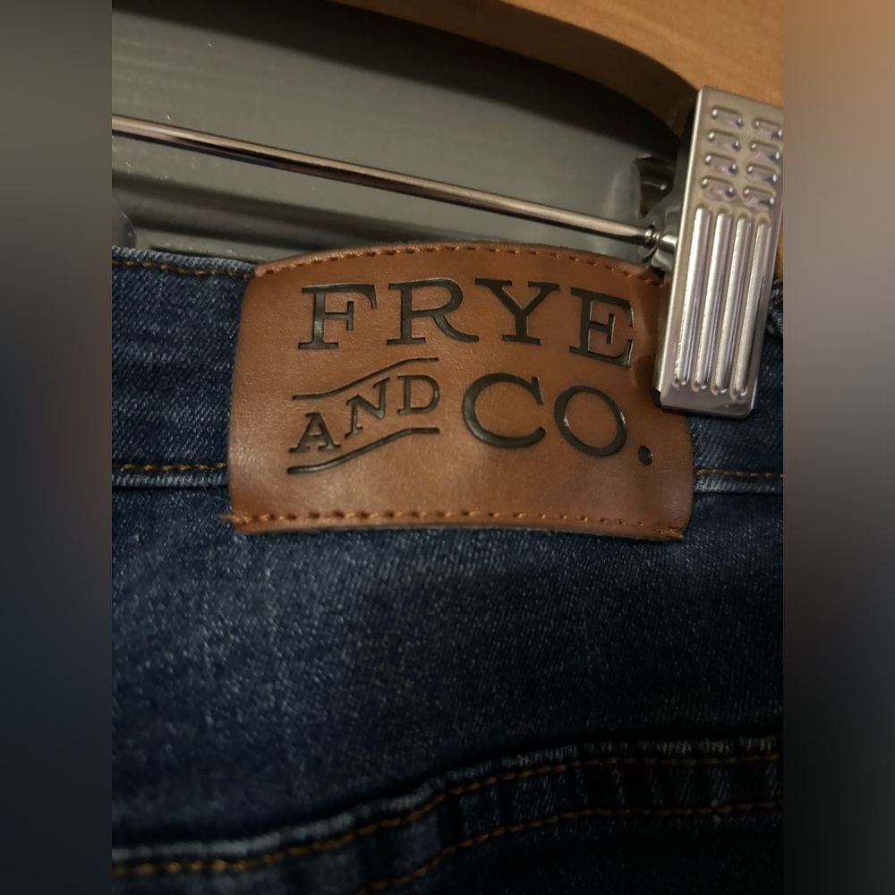 FRYE AND CO. Mid Rise Crop Flare Exposed Button Stretch Jeans Size 14 - Picture 4 of 6